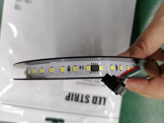 Le strisce d'inseguimento bianche flessibili dell'acqua corrente di corsa di cavalli smd2835 lampeggiante della striscia del LED 24V hanno condotto leggero